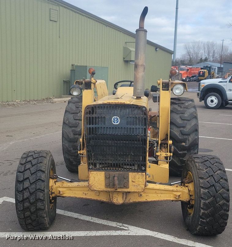 image for item DL7881 1995 New Holland 545D landscape tractor