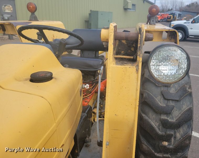 image for item DL7881 1995 New Holland 545D landscape tractor