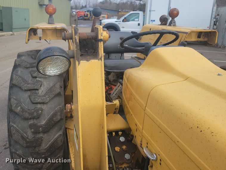 image for item DL7881 1995 New Holland 545D landscape tractor