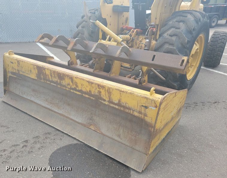 image for item DL7881 1995 New Holland 545D landscape tractor