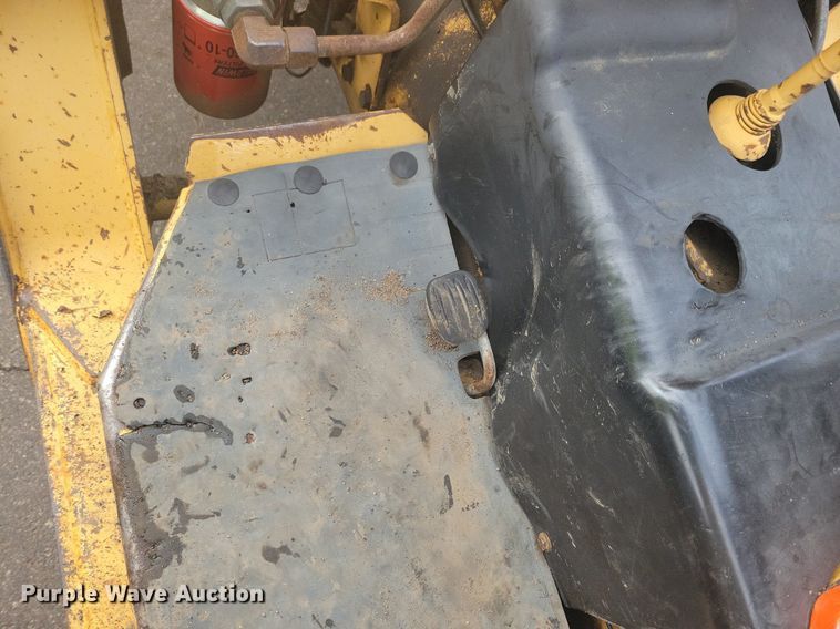 image for item DL7881 1995 New Holland 545D landscape tractor