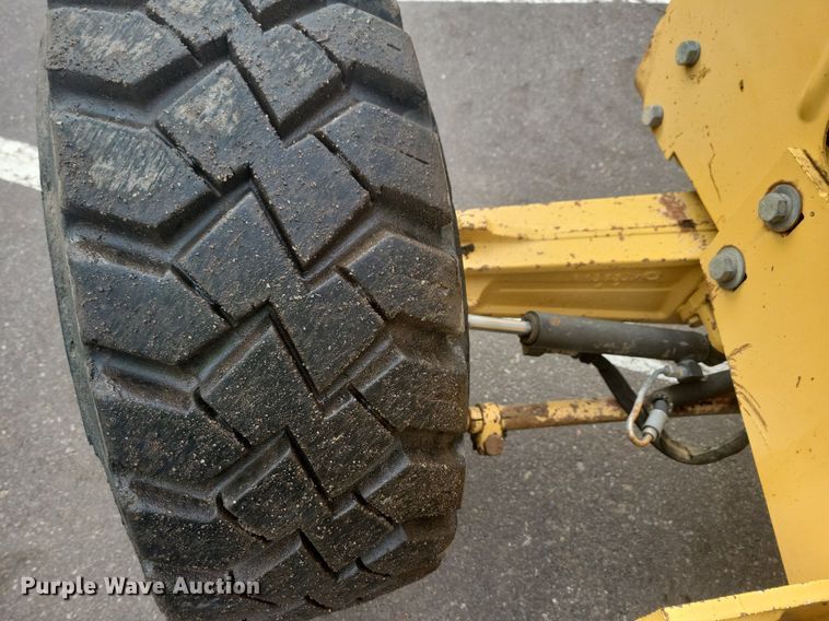 image for item DL7881 1995 New Holland 545D landscape tractor