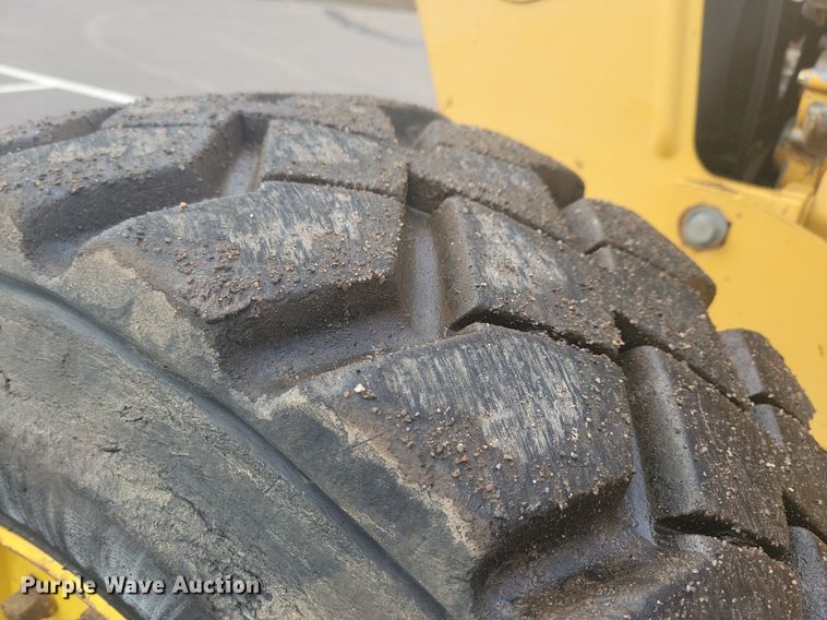 image for item DL7881 1995 New Holland 545D landscape tractor