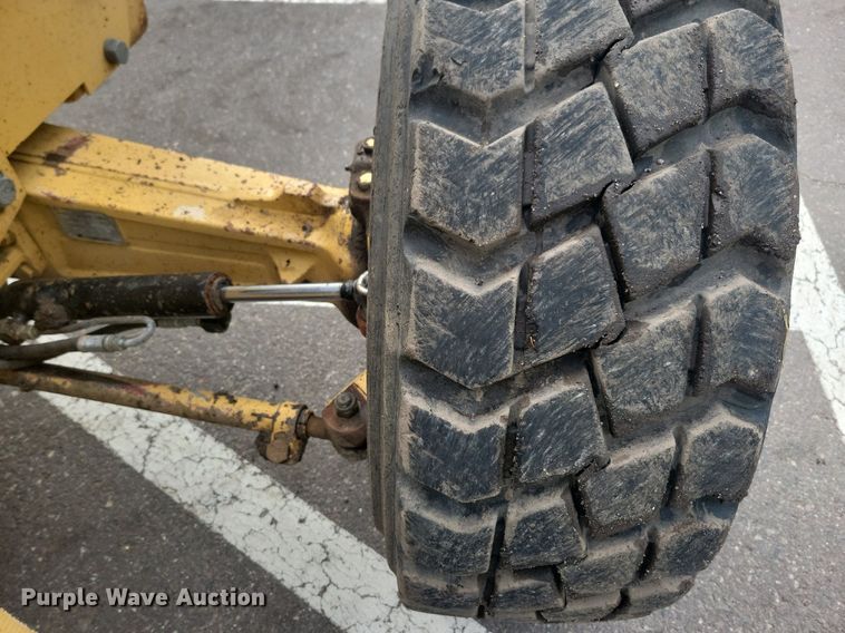 image for item DL7881 1995 New Holland 545D landscape tractor