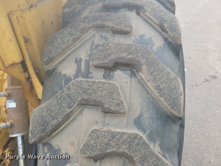 image for item DL7881 1995 New Holland 545D landscape tractor