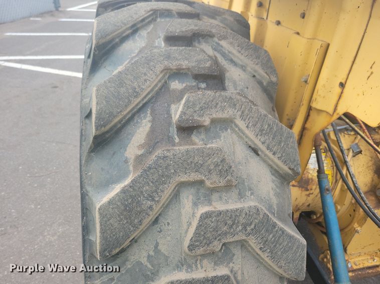 image for item DL7881 1995 New Holland 545D landscape tractor