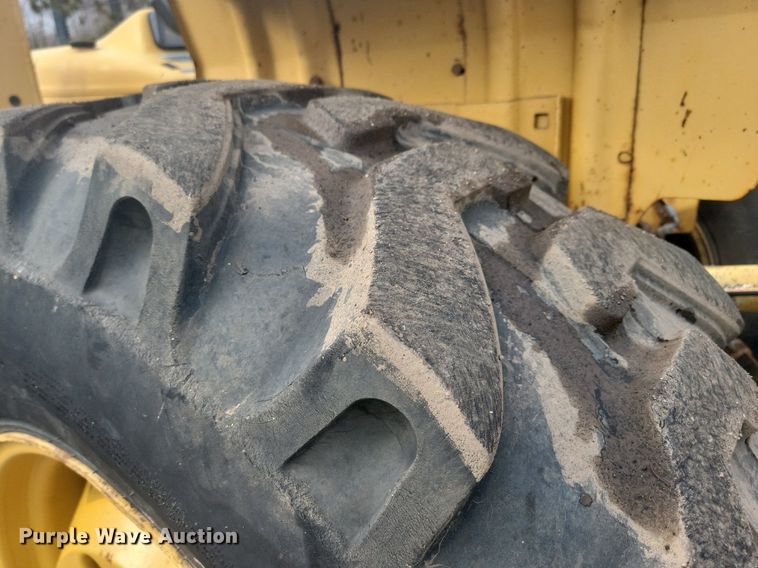 image for item DL7881 1995 New Holland 545D landscape tractor