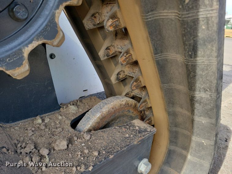 image for item DL7883 2021 Bobcat T76 skid steer loader