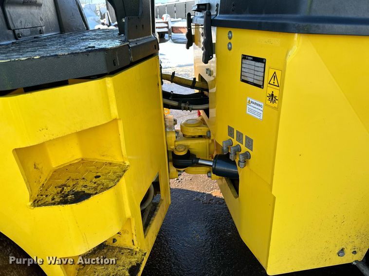 image for item DL7887 2021 Bomag BW138AD double drum vibratory roller