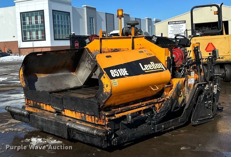 image for item DL7888 2019 LeeBoy 8510E paver