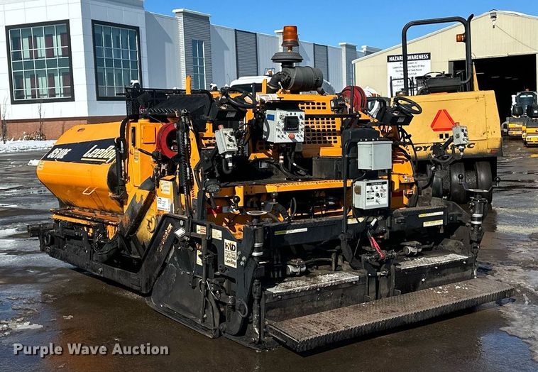 image for item DL7888 2019 LeeBoy 8510E paver