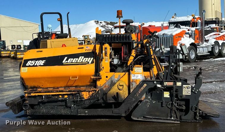 image for item DL7888 2019 LeeBoy 8510E paver