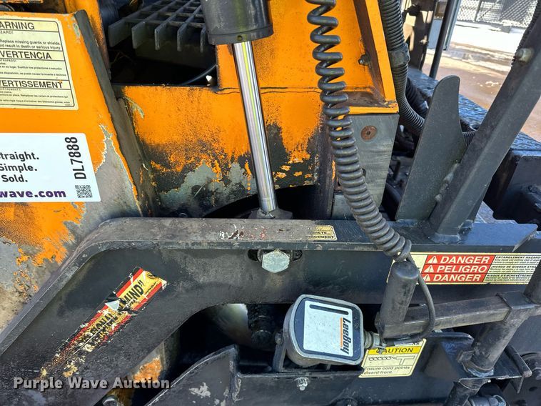 image for item DL7888 2019 LeeBoy 8510E paver