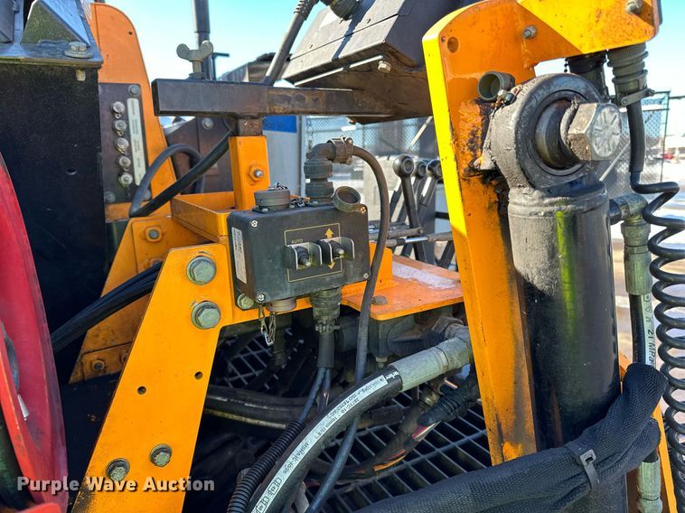 image for item DL7888 2019 LeeBoy 8510E paver