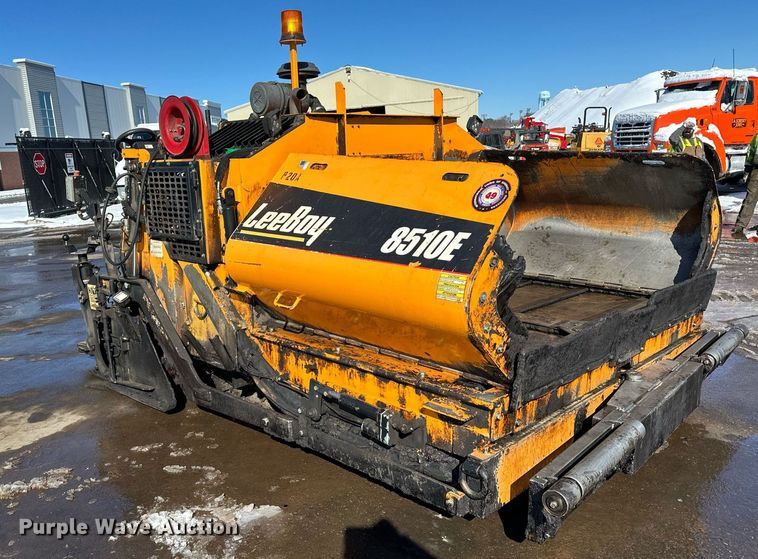 image for item DL7888 2019 LeeBoy 8510E paver