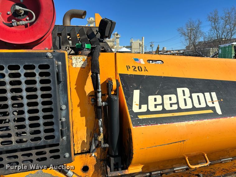 image for item DL7888 2019 LeeBoy 8510E paver