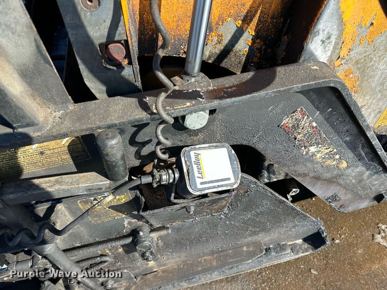 image for item DL7888 2019 LeeBoy 8510E paver