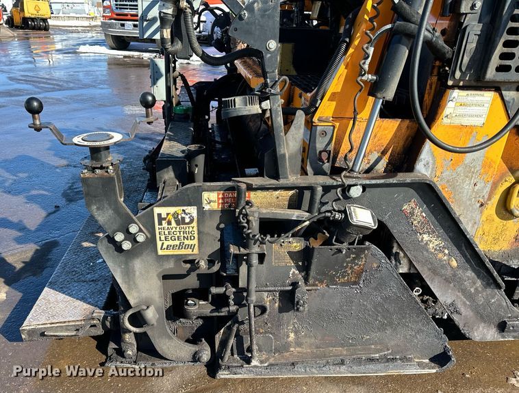 image for item DL7888 2019 LeeBoy 8510E paver