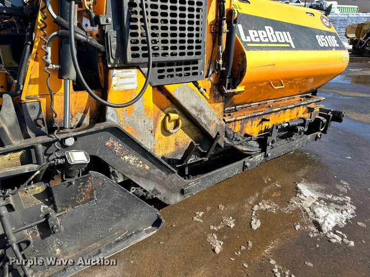 image for item DL7888 2019 LeeBoy 8510E paver