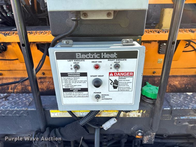 image for item DL7888 2019 LeeBoy 8510E paver