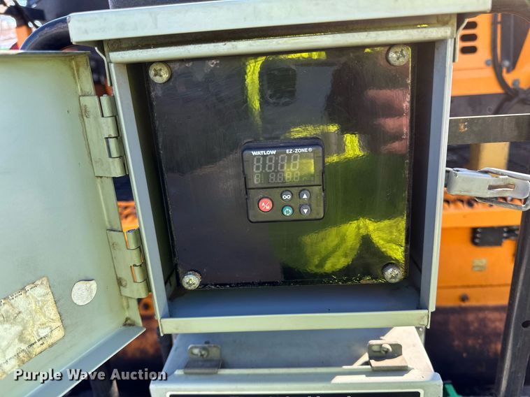 image for item DL7888 2019 LeeBoy 8510E paver