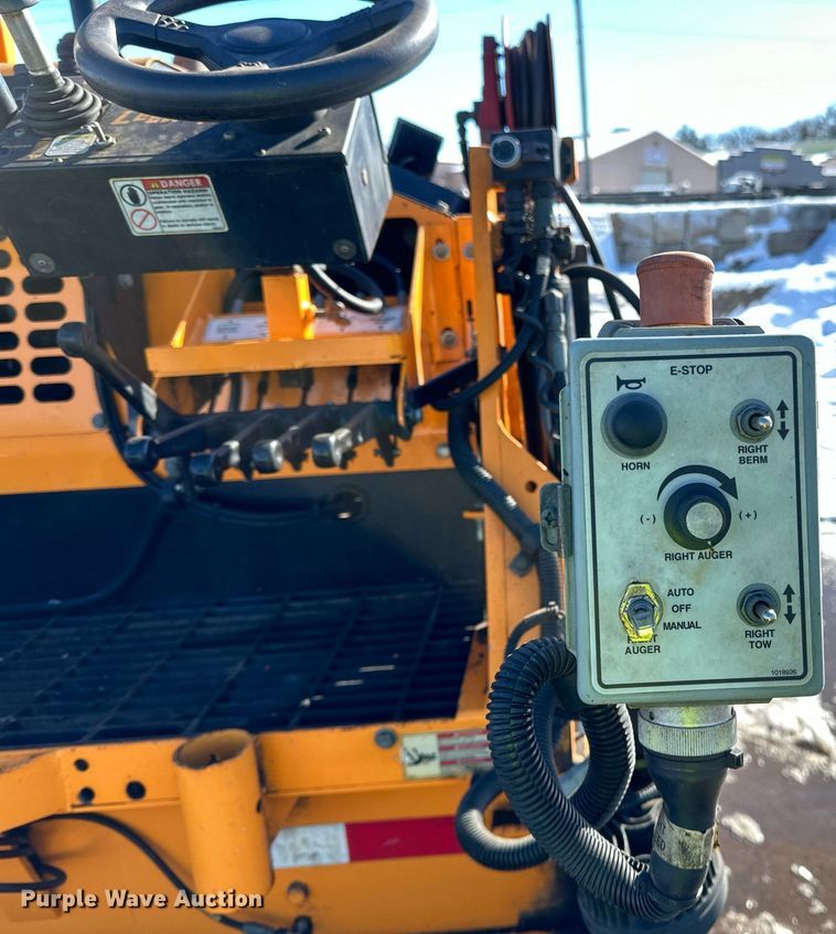 image for item DL7888 2019 LeeBoy 8510E paver