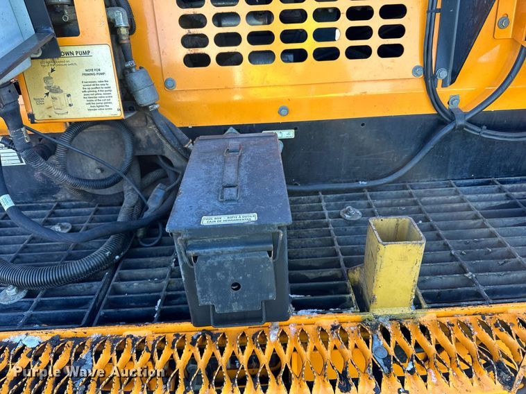 image for item DL7888 2019 LeeBoy 8510E paver