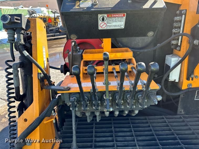 image for item DL7888 2019 LeeBoy 8510E paver