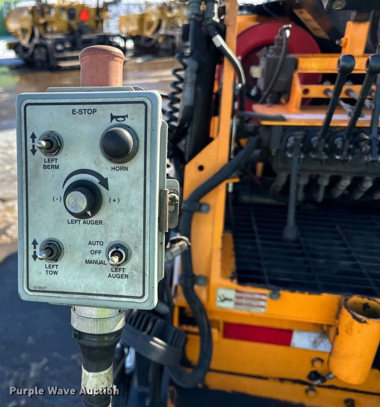 image for item DL7888 2019 LeeBoy 8510E paver