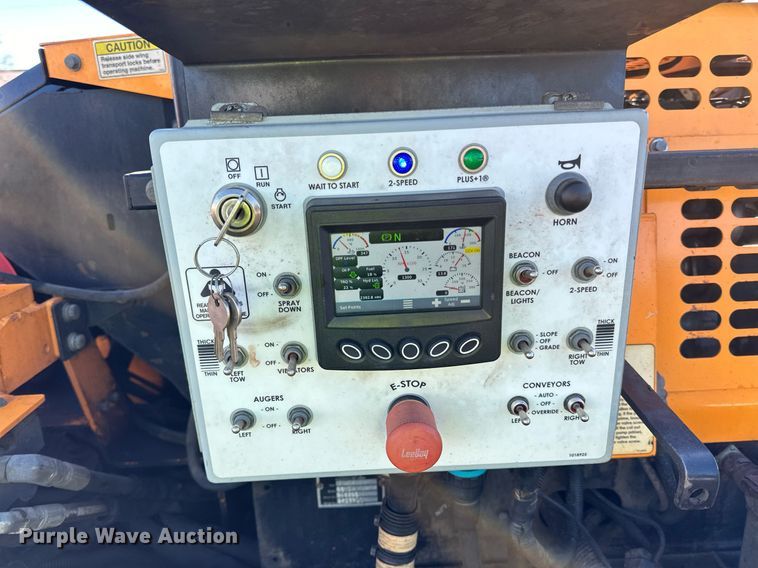 image for item DL7888 2019 LeeBoy 8510E paver