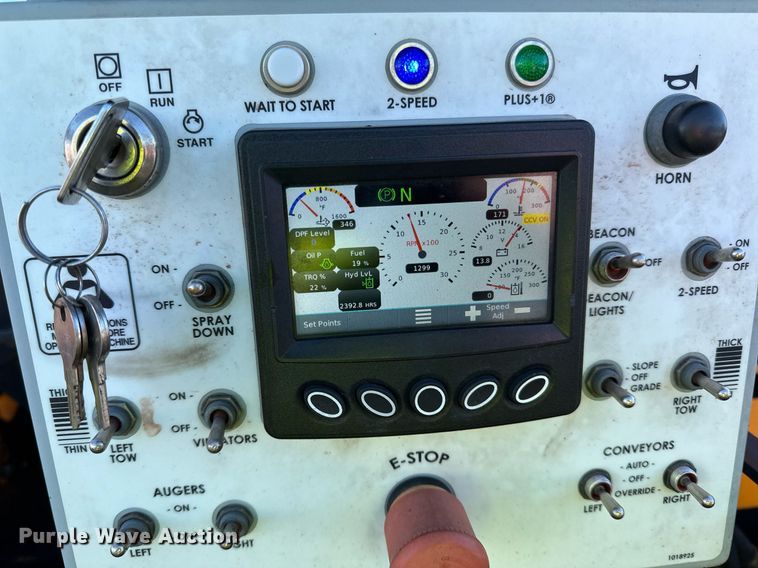 image for item DL7888 2019 LeeBoy 8510E paver