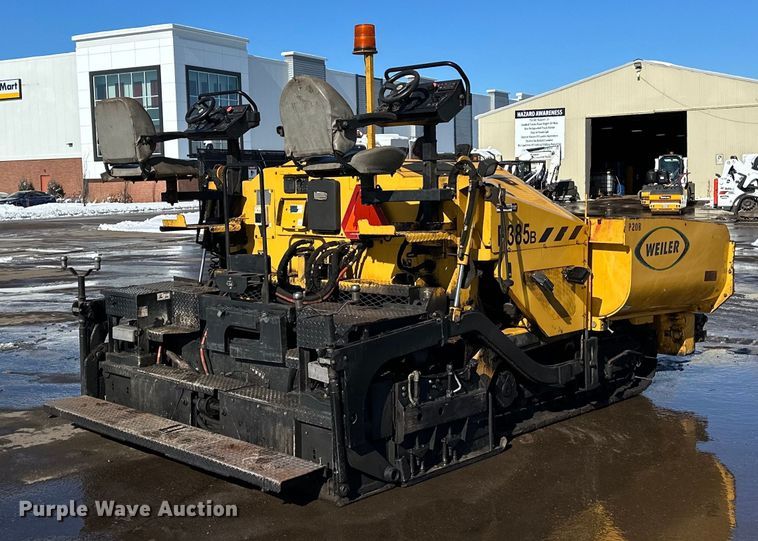 image for item DL7889 2020 Weiler P385B paver