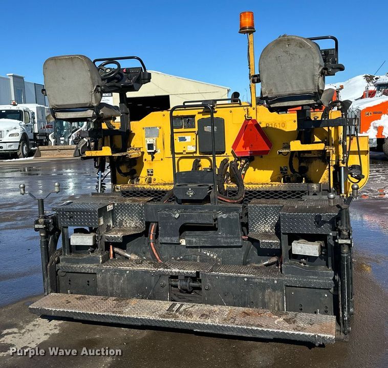 image for item DL7889 2020 Weiler P385B paver