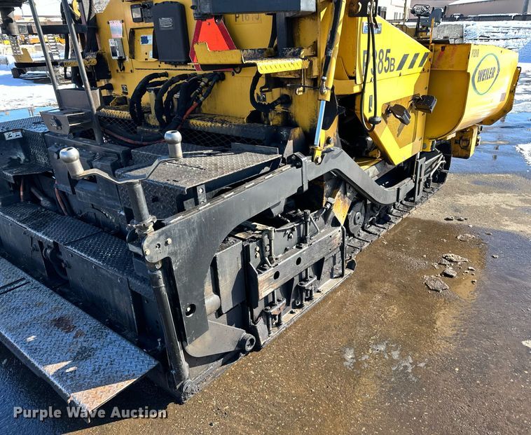 image for item DL7889 2020 Weiler P385B paver