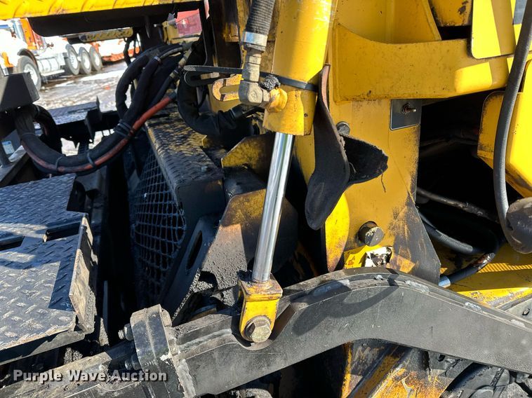 image for item DL7889 2020 Weiler P385B paver