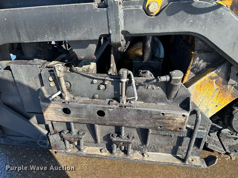 image for item DL7889 2020 Weiler P385B paver