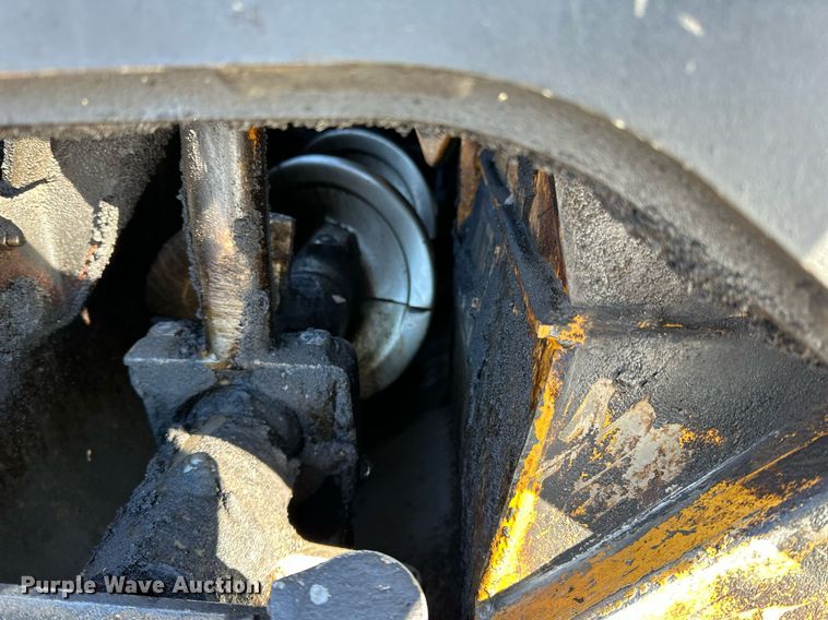 image for item DL7889 2020 Weiler P385B paver