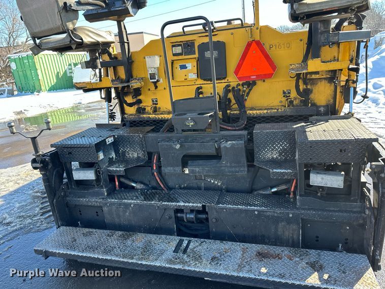 image for item DL7889 2020 Weiler P385B paver