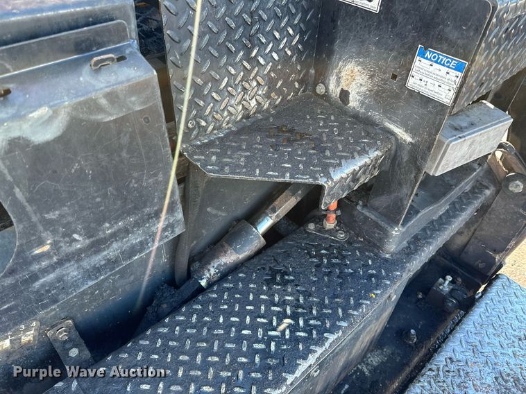 image for item DL7889 2020 Weiler P385B paver