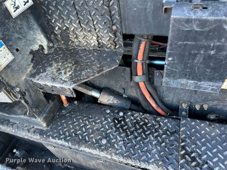 image for item DL7889 2020 Weiler P385B paver