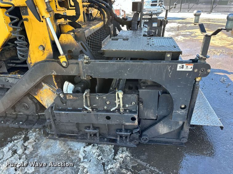 image for item DL7889 2020 Weiler P385B paver