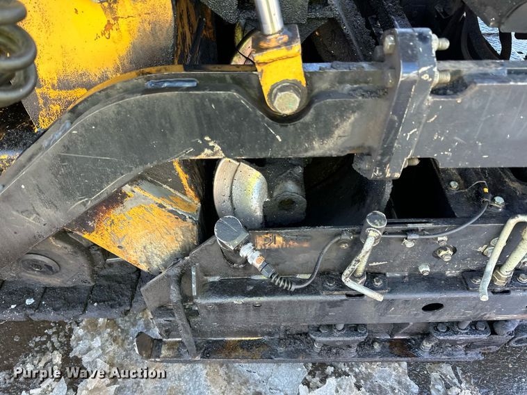 image for item DL7889 2020 Weiler P385B paver