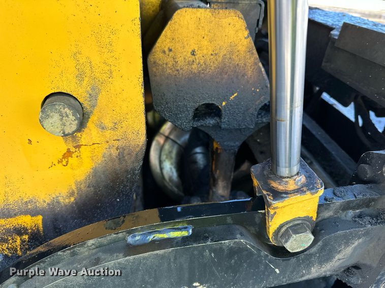 image for item DL7889 2020 Weiler P385B paver