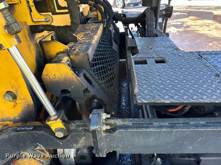 image for item DL7889 2020 Weiler P385B paver