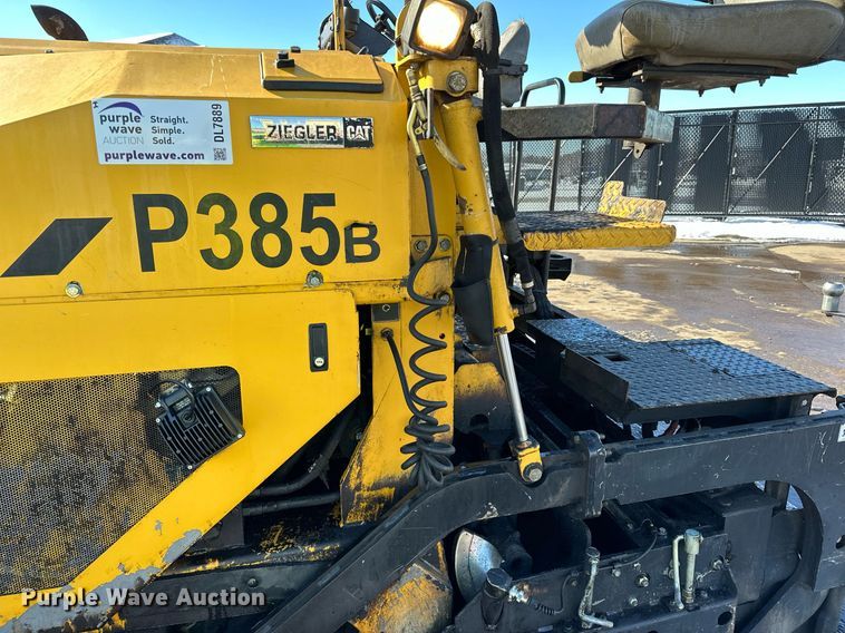 image for item DL7889 2020 Weiler P385B paver