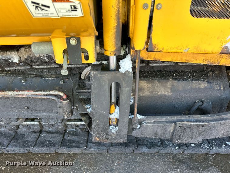 image for item DL7889 2020 Weiler P385B paver