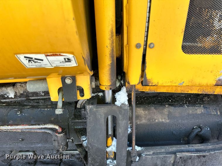 image for item DL7889 2020 Weiler P385B paver