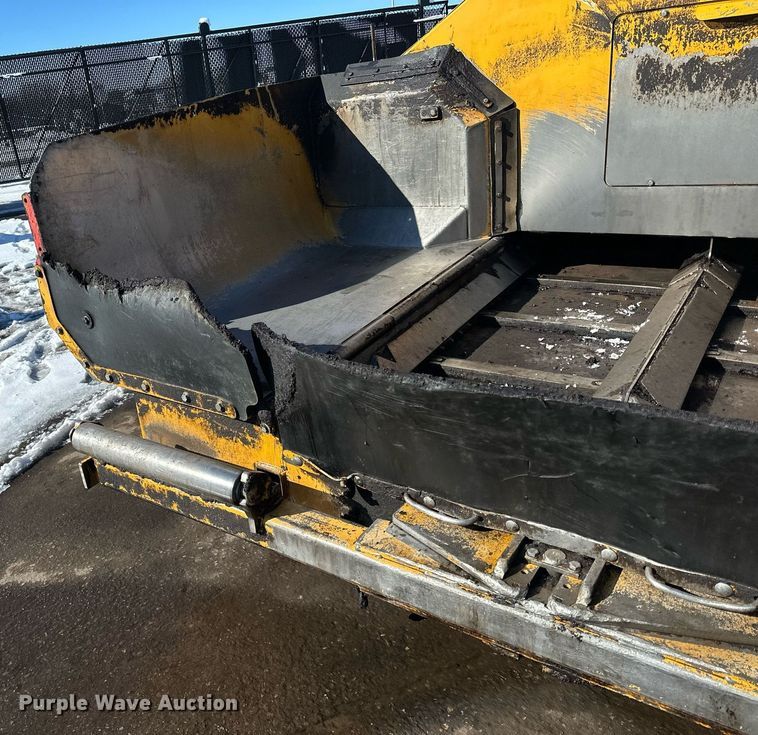 image for item DL7889 2020 Weiler P385B paver