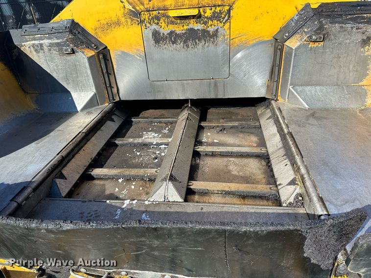 image for item DL7889 2020 Weiler P385B paver