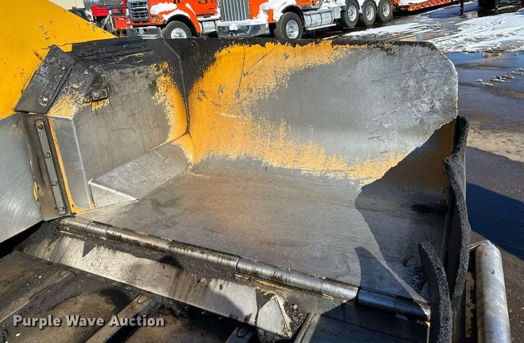 image for item DL7889 2020 Weiler P385B paver